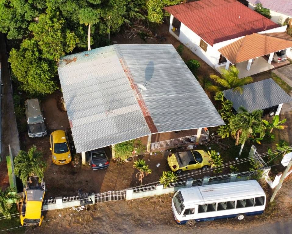 Propiedad en urbanización barrio paso arenas, playa leona, la chorrera
