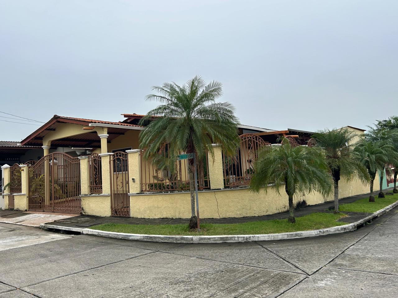 Propiedad en avenida porras brisas del golf