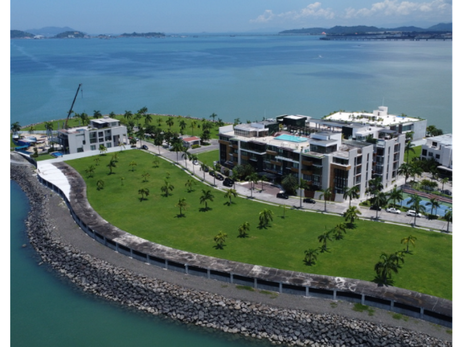 Land at Panamá