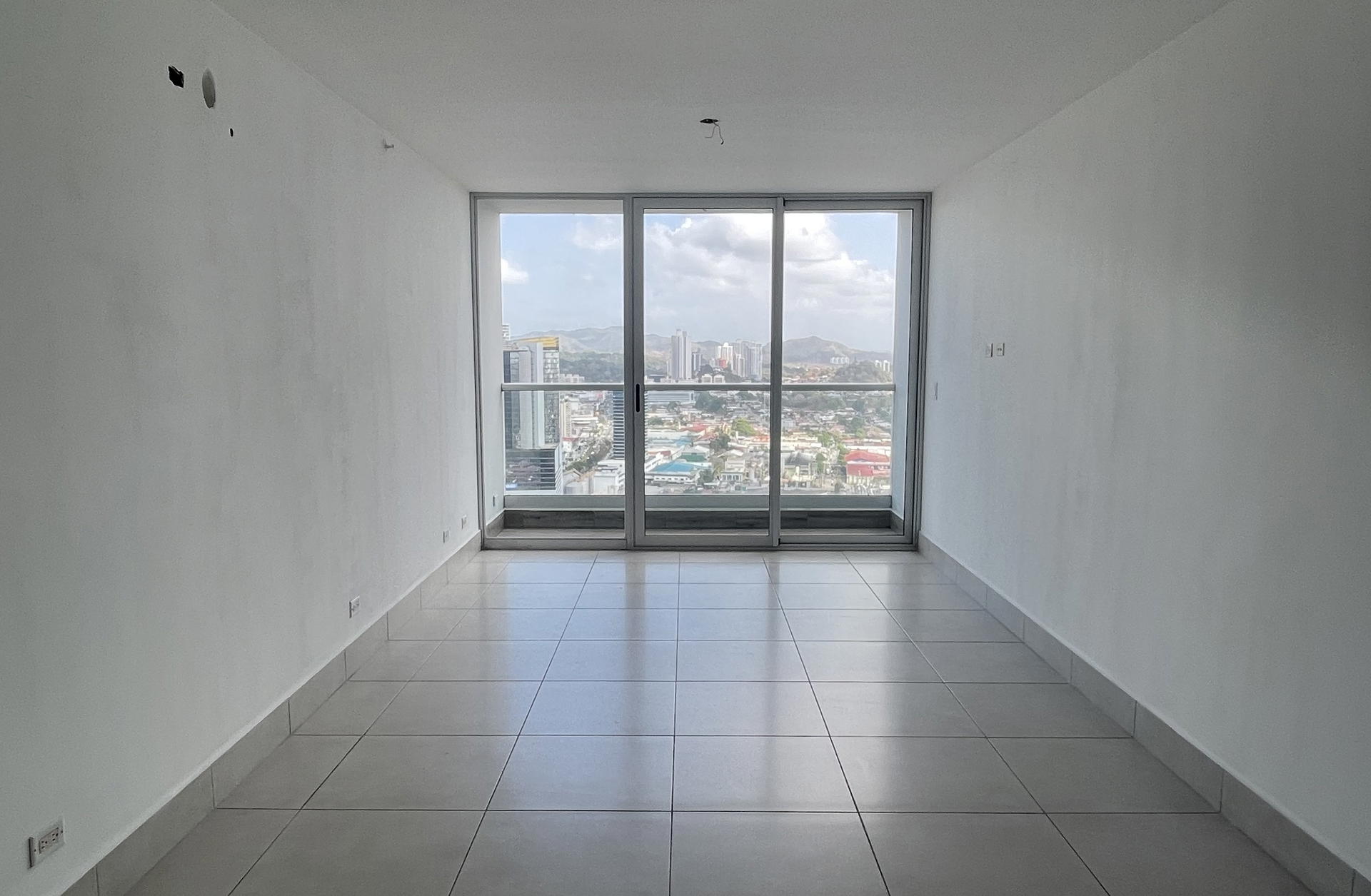 Property at alado de la edison plaza