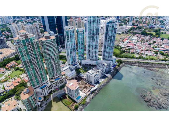 Land at Panamá