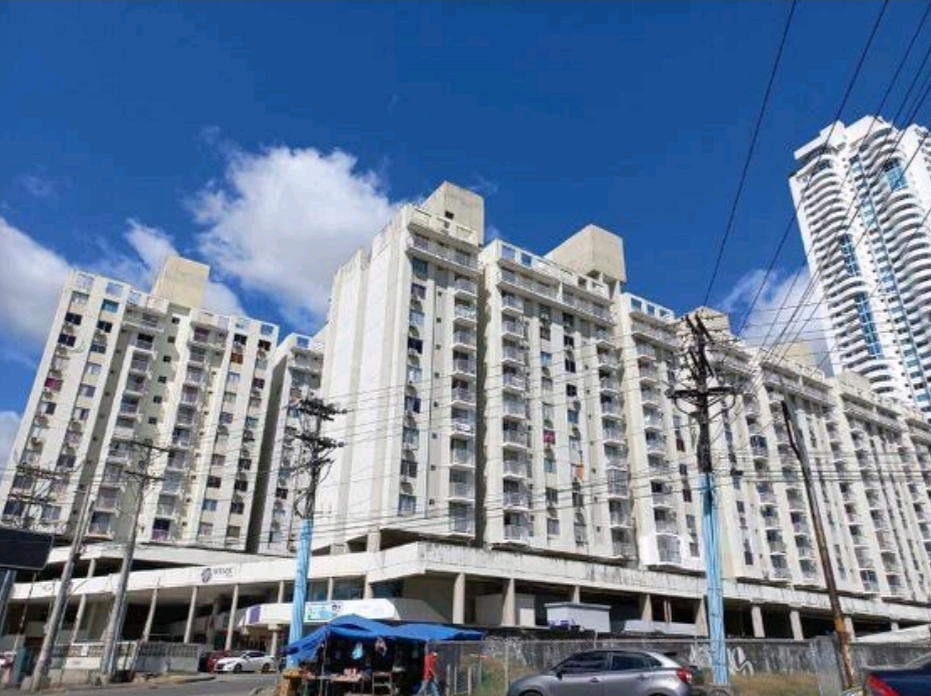 Property at frente a la parada el balboa