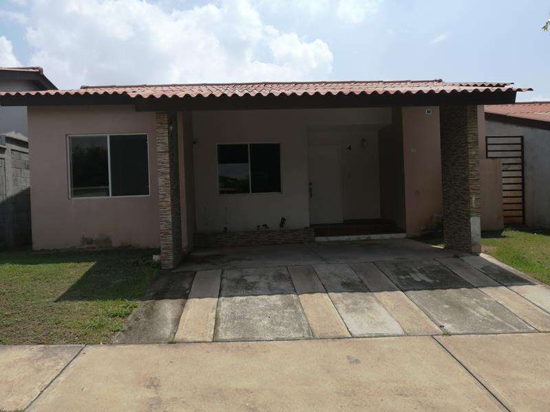 Property at barrio colon