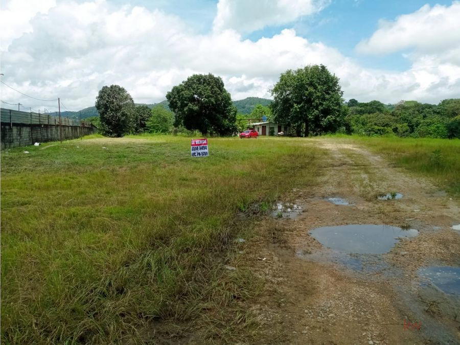 Land at Colón