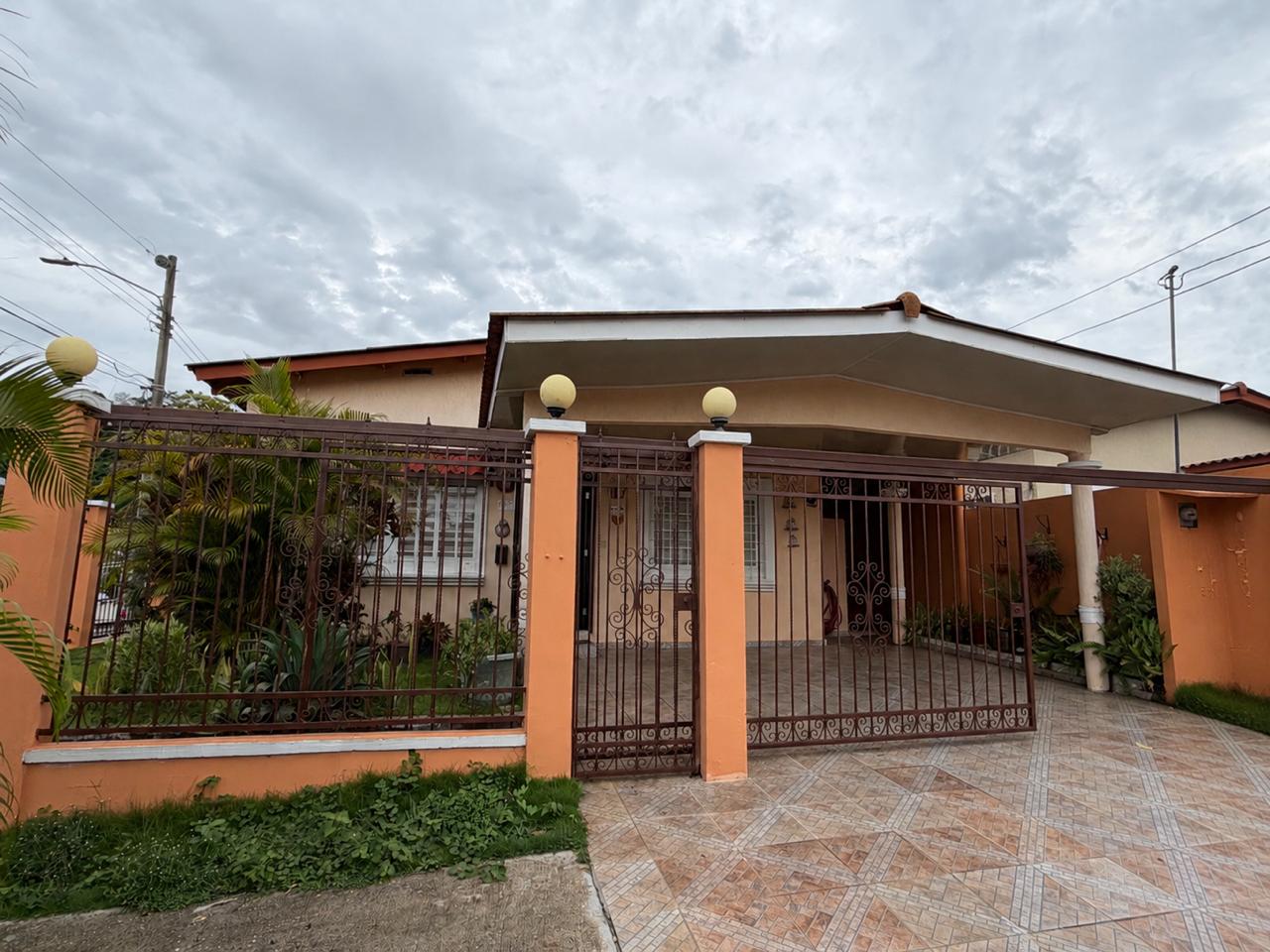 Propiedad en brisas del golf -  quintas de monticello ii